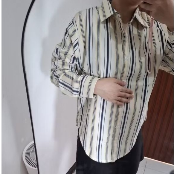 Preloved Kemeja Blouse Kaos Uni - ZR - Stradi - Lapiaf