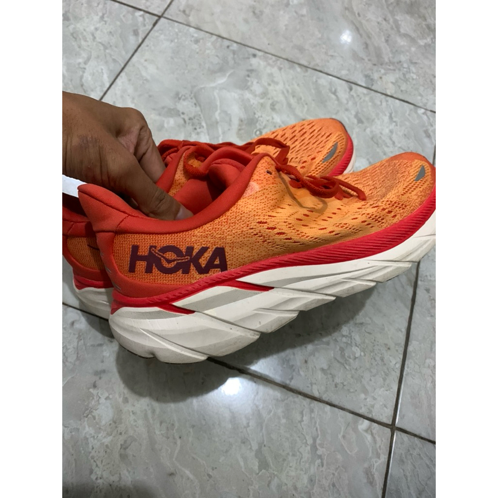 Sepatu running Hoka Clifton 8 Orange