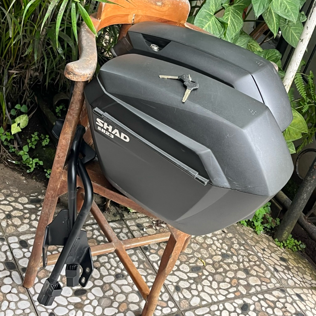 side box motor Shad SH23 liter + set bracket original Shad kanan kiri