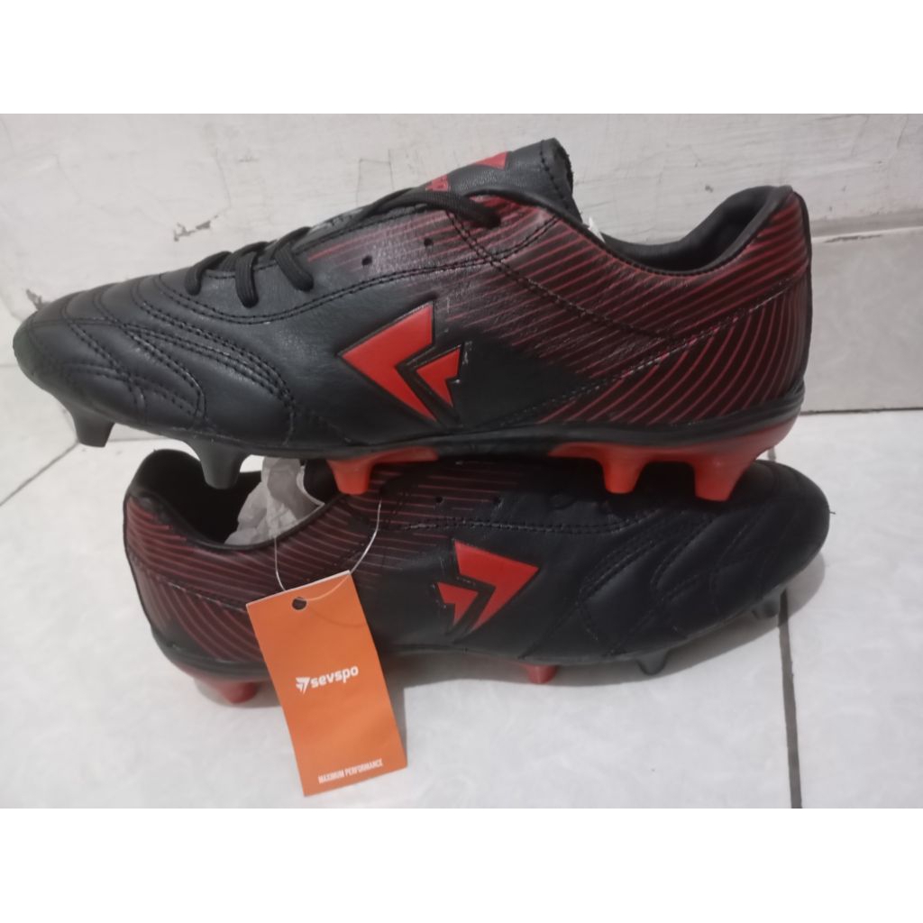 SEPATU SEPAKBOLA SEVSPO X ZORO C4 HITAM MERAH LEATHER
