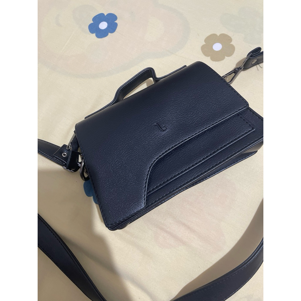 preloved levaya livia bag sling bag hitam