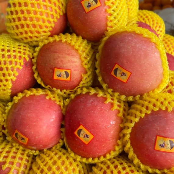 APEL FUJI UKURAN 100 / BUAH SEGAR / PENGIRIMAN INSTANT