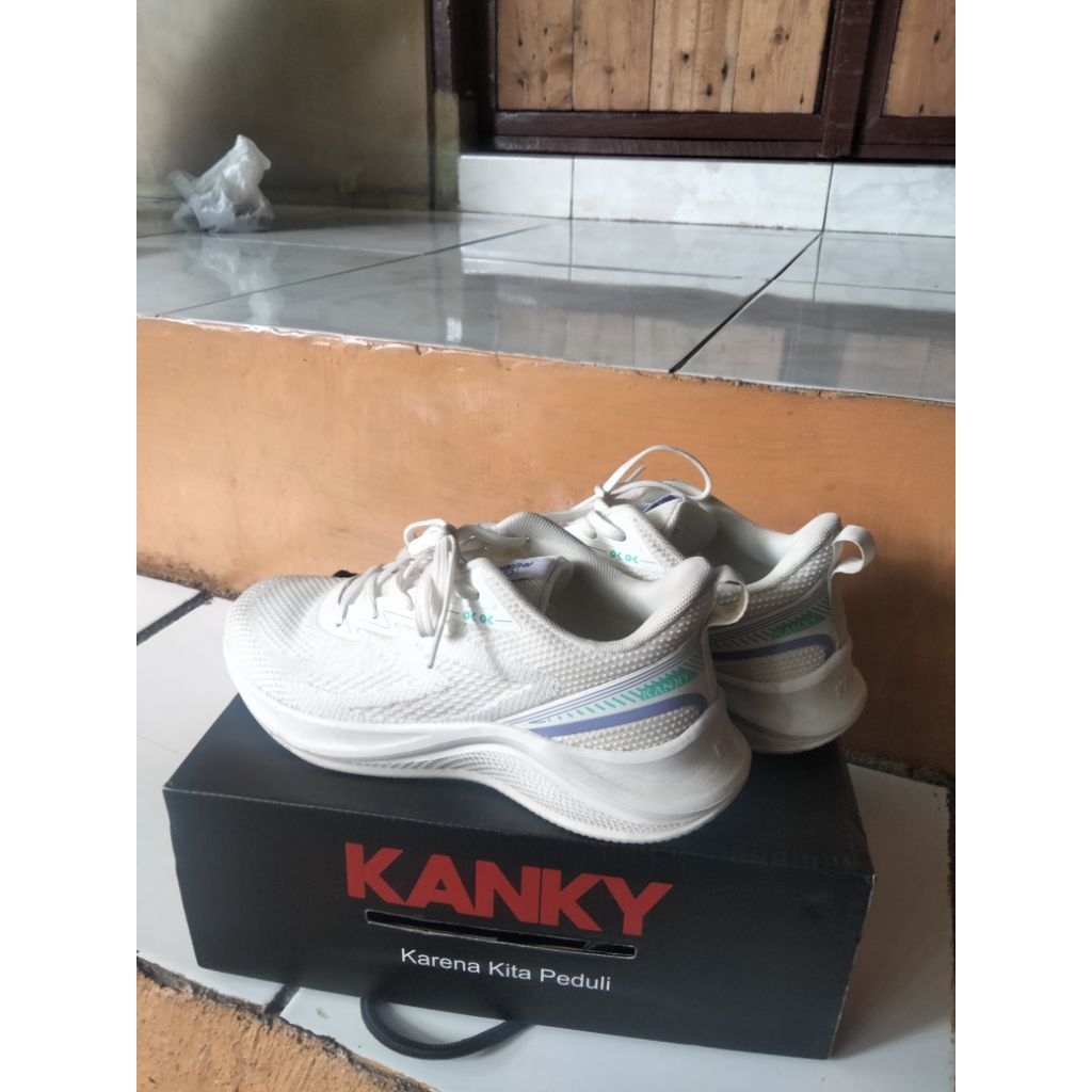 PRELOVED SEPATU KANKY BISA NEGO