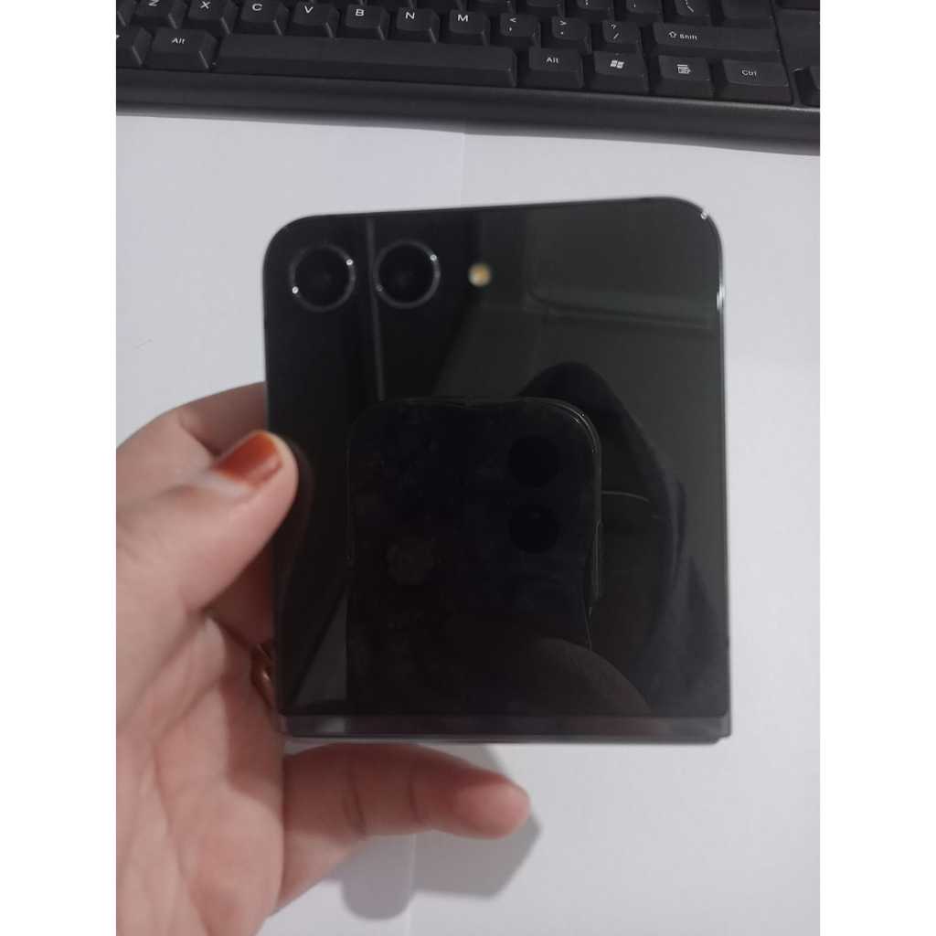 Samsung Galaxy Z Flip5  RAM 8/256 GB (Second)