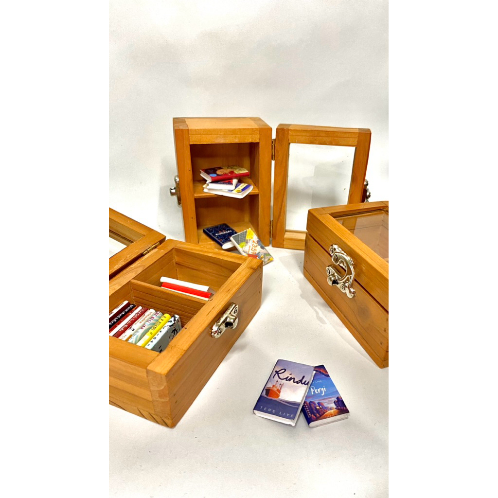 Miniatur Kayu Rak Buku