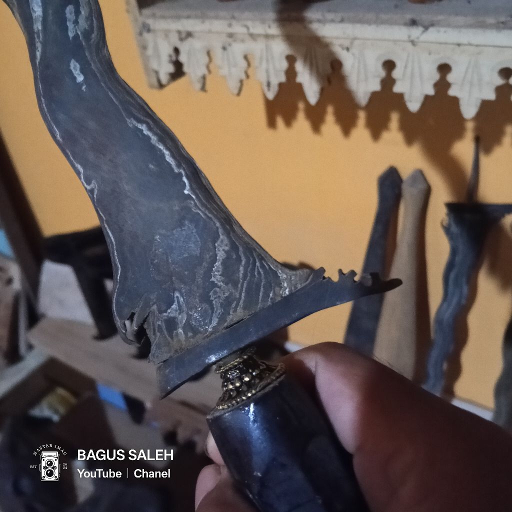 KERIS SANGKELAT BUNTEL MAYAT LAWAS