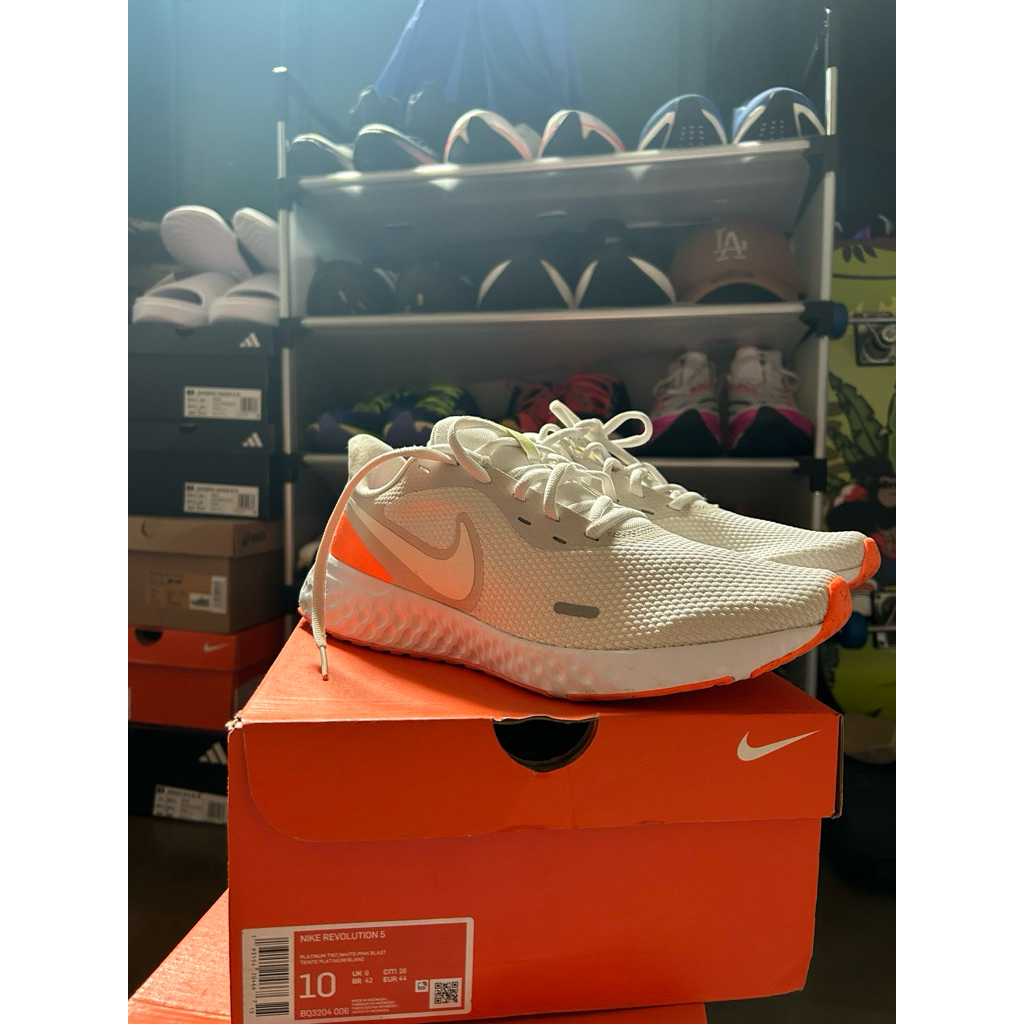 Nike Revolution 5