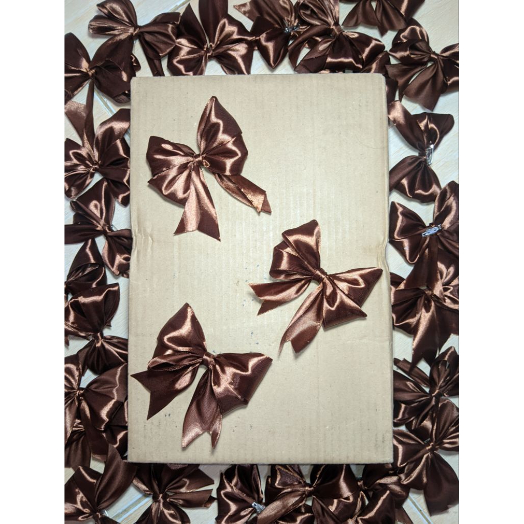 Pita Satin 4 cm dengan Peniti • Pita Elegan • Aksesoris Jilbab • Bros Baju