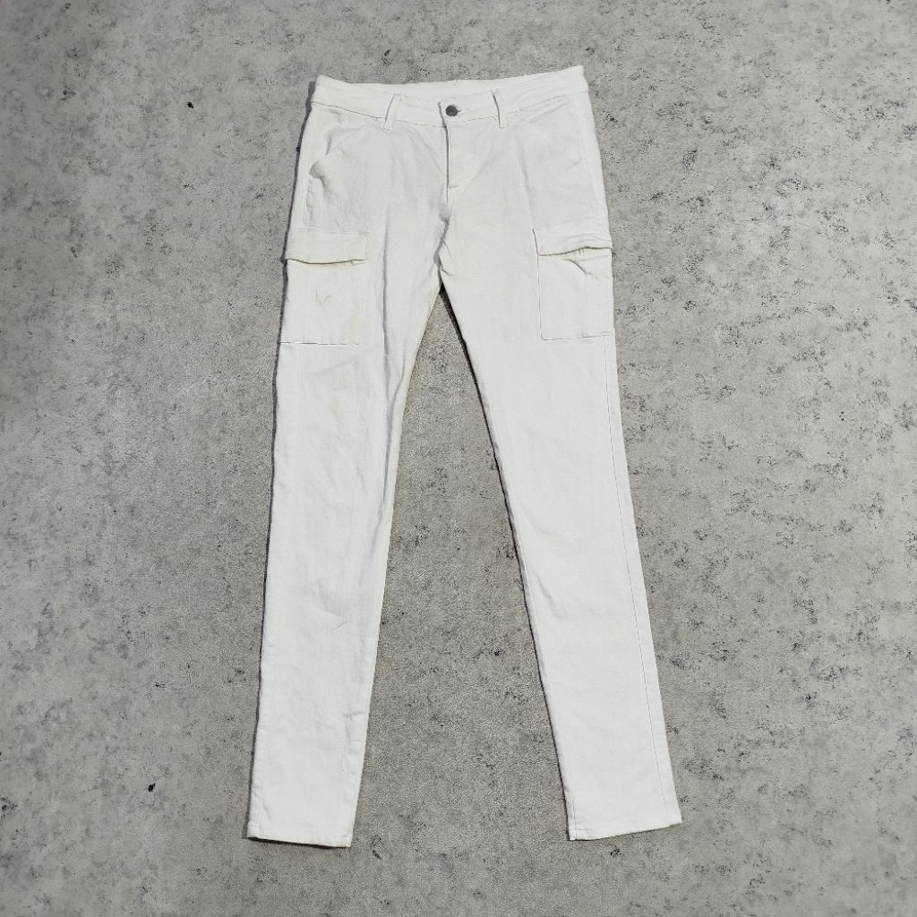 Celana cargo panjang UJ UNIQLO putih tulang Casual cargo long pants slim fit bahan stretch melar