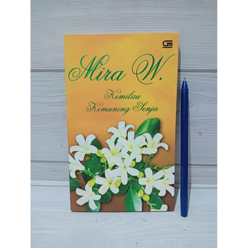 NOVEL ORIGINAL KEMILAU KEMUNING SENJA BY MIRA W.