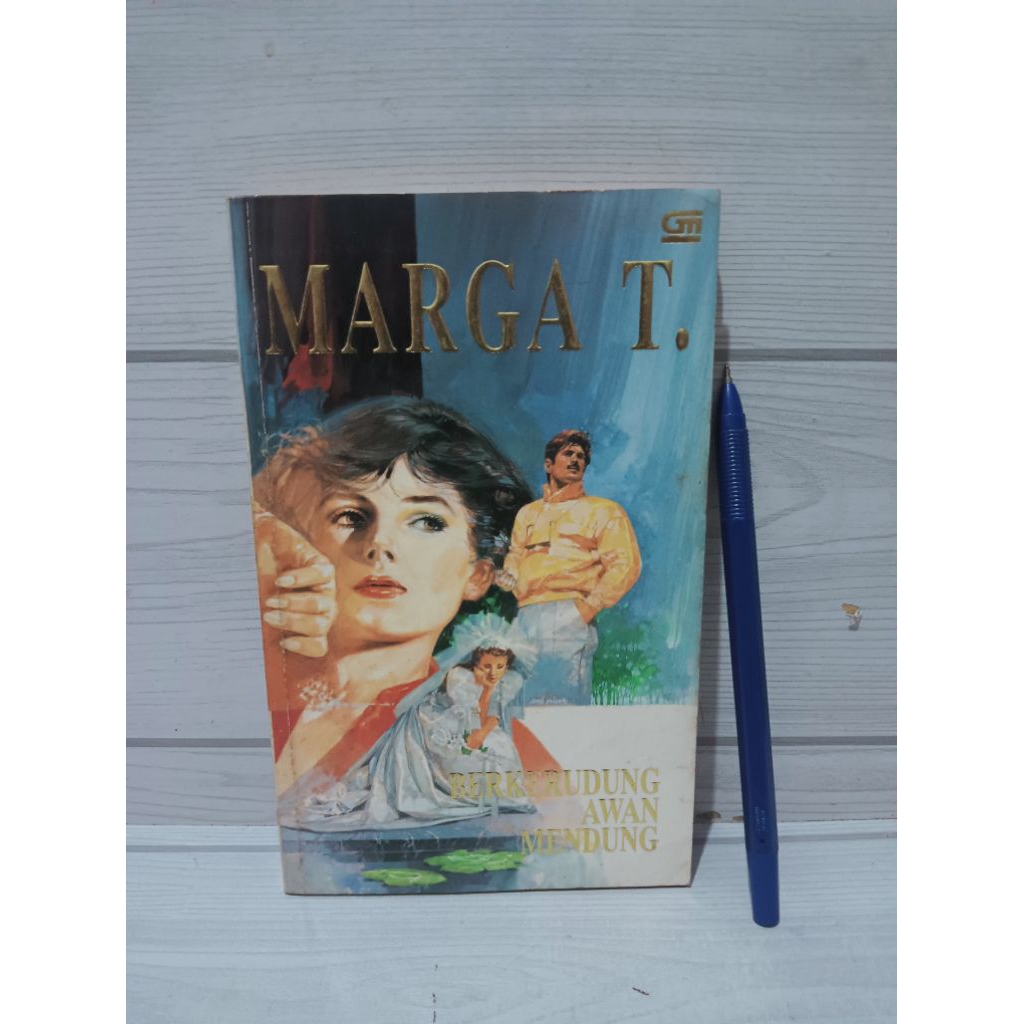 NOVEL ORIGINAL BERKERUDUNG AWAN MENDUNG BY MARGA T.