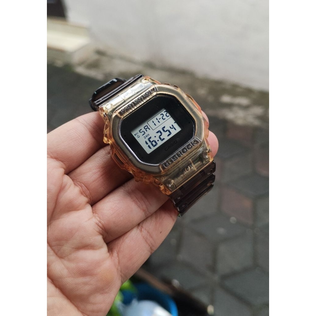 jam tangan original g-shock dw5600sk second bekas