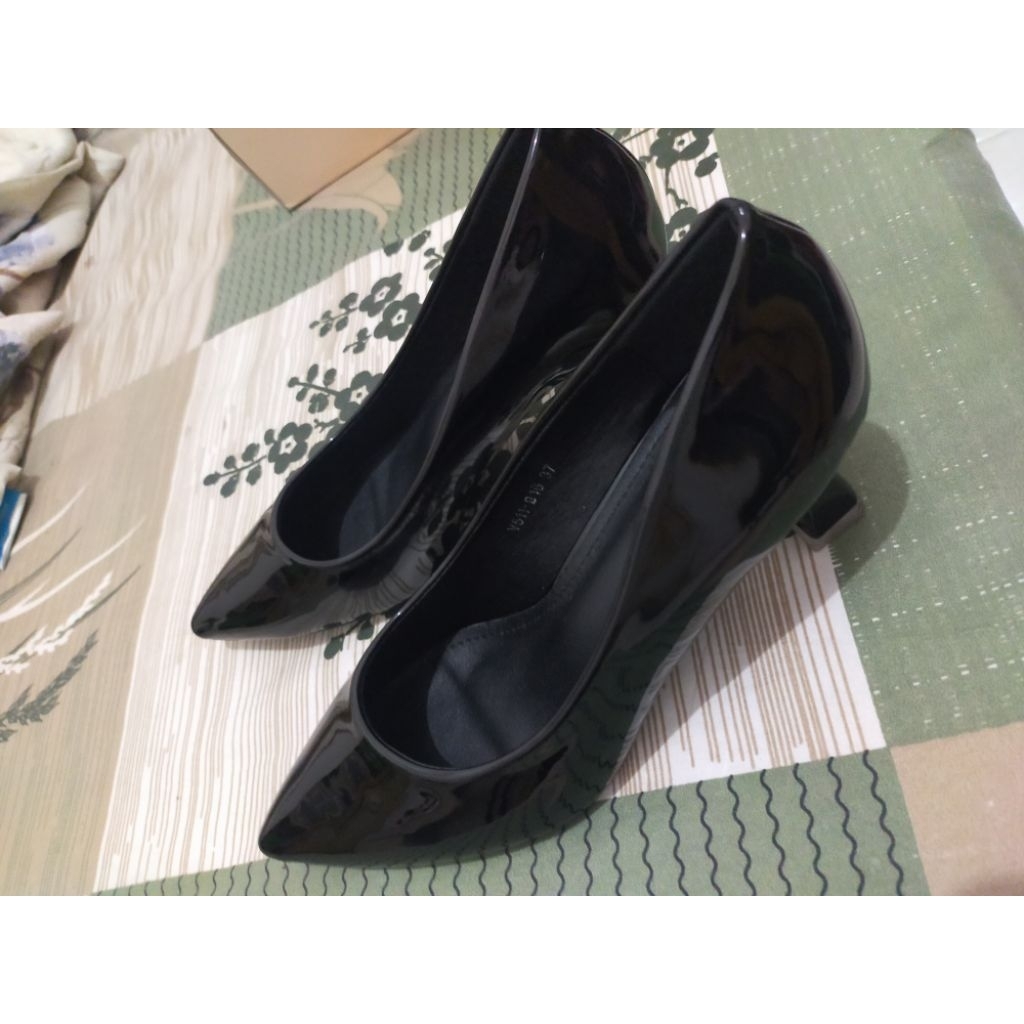 Valerie Sepatu Heels 5 Cm Warna Hitam
