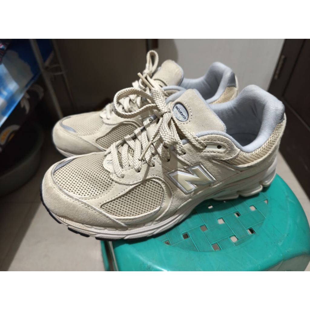Sepatu New Balance 2002R Second