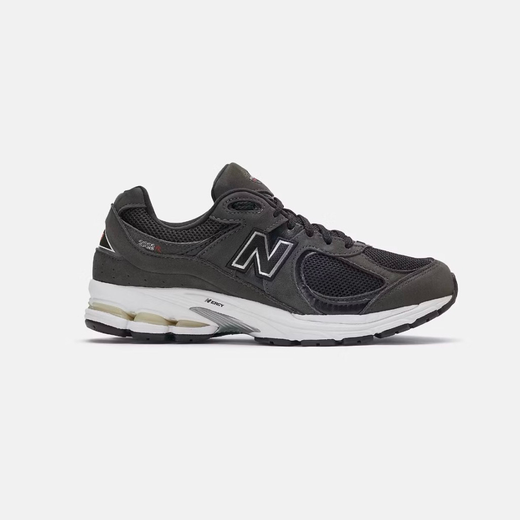 Sepatu Sneakers Pria New Balance 2002R Black Dark Grey Original 1000% (RESMI STORE)