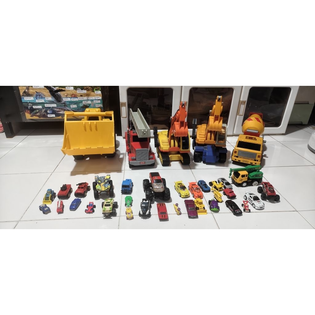 Preloved Daesung dan Funrise Mobil mainan anak cowo Power Cement Mixer Fire Engine truk molen car du