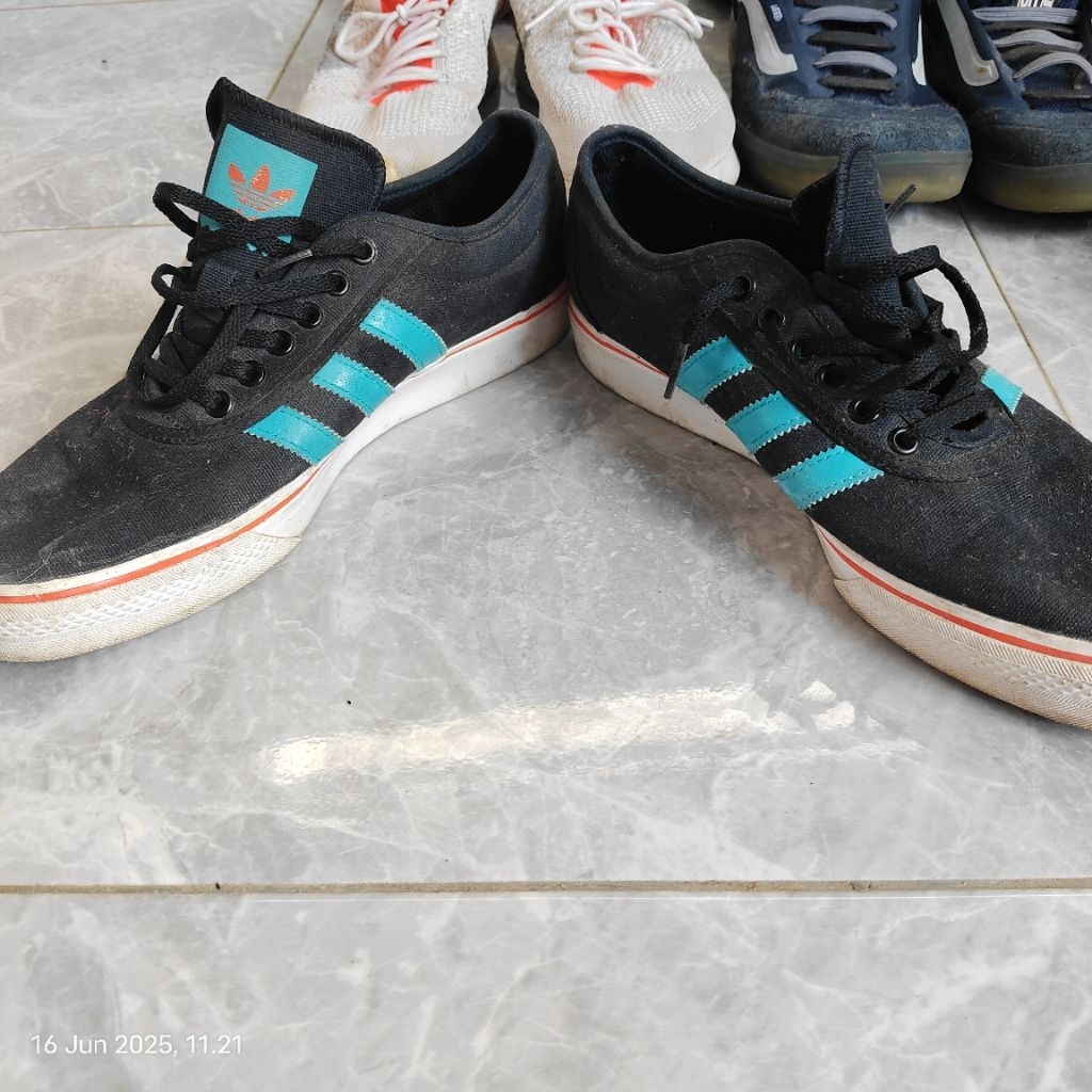 preloved Adidas Skateboard size 46 bahan canvas