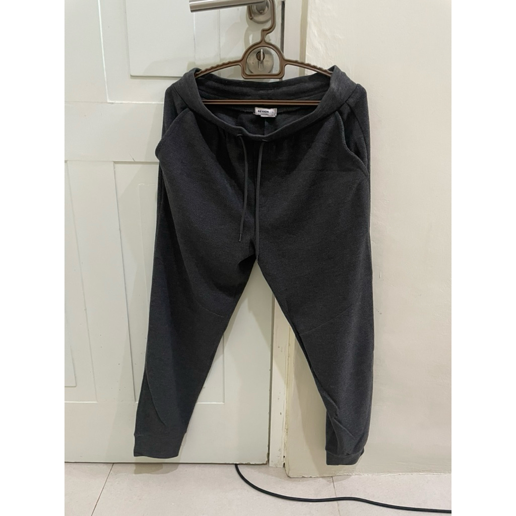 Preloved Celana Panjang Pria / Training Jogger merk Nevada warna Grey Abu size L