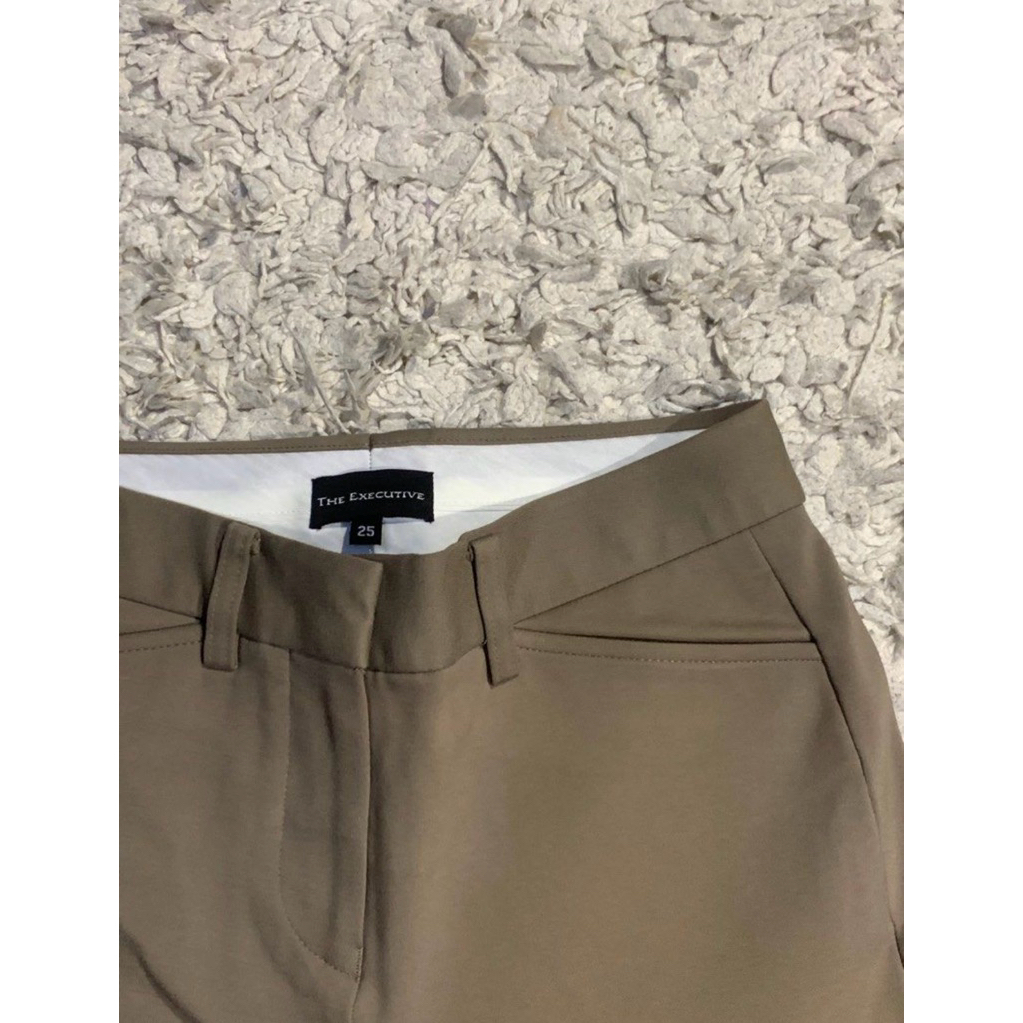 Celana The executive