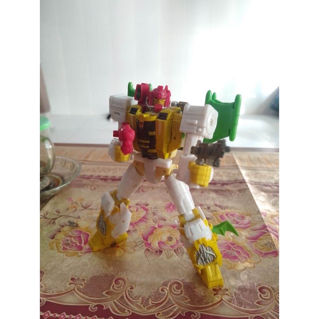 Transformers Legacy Jhiaxus Voyager Class Hasbro