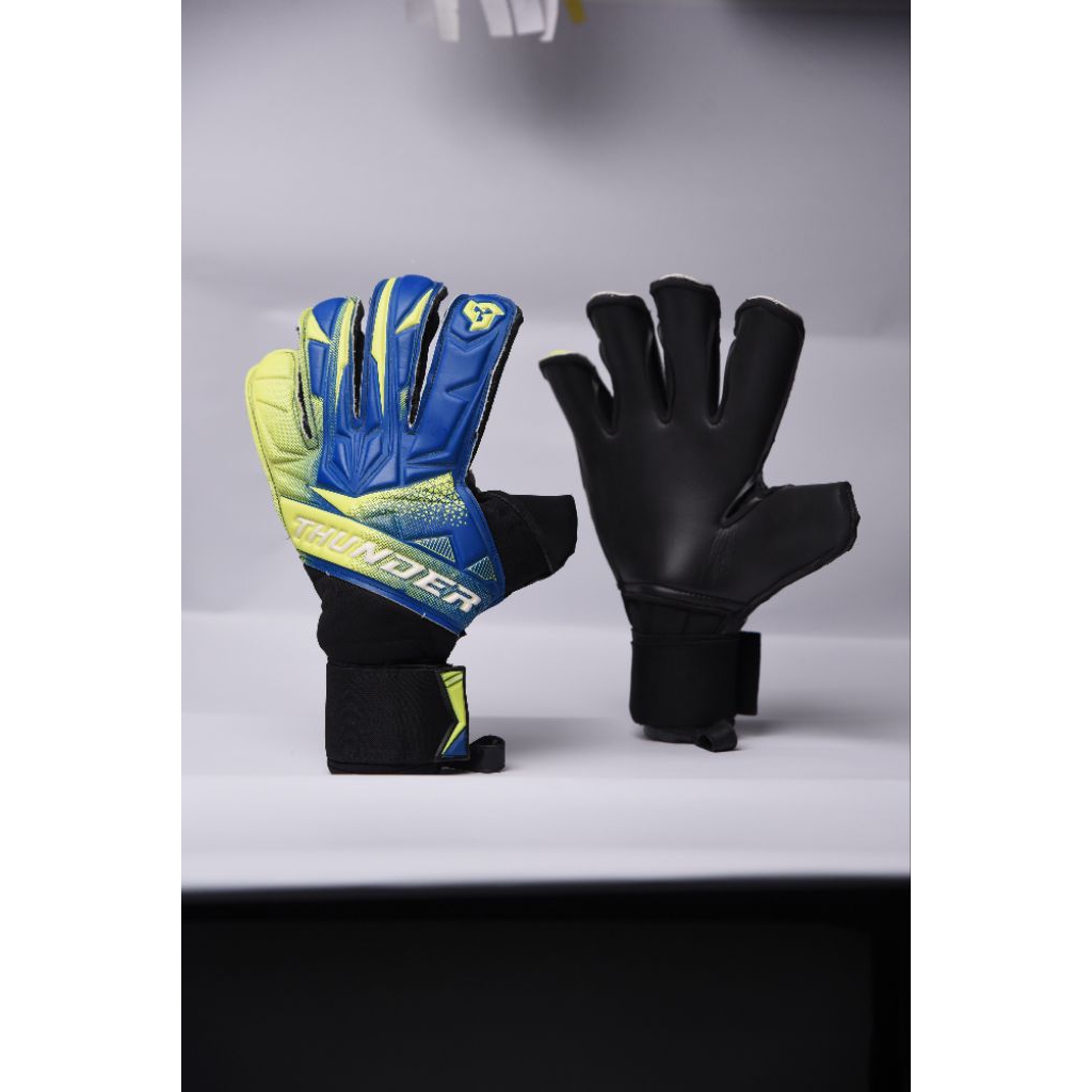 Sarung tangan kiper Thunder Varsha 2.0 Thundersport goalkeeper gloves