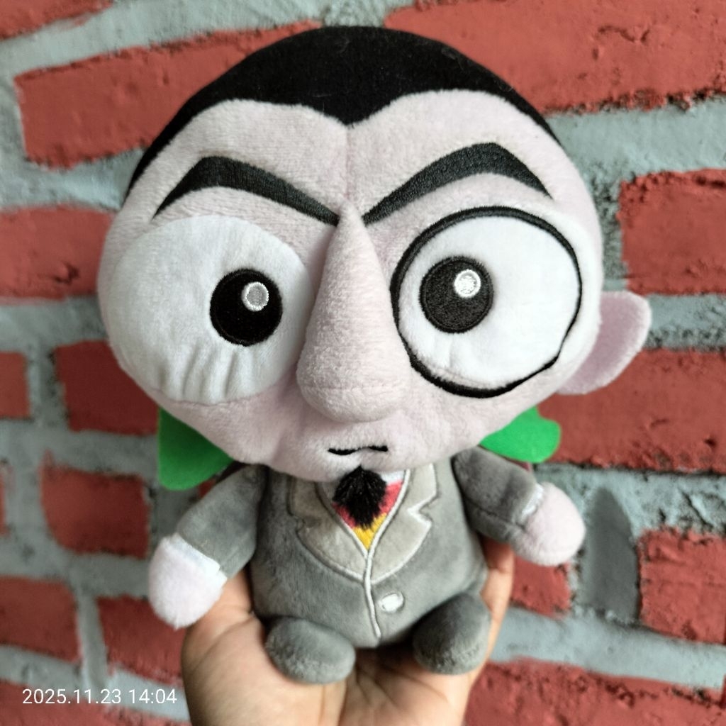 BONEKA DRAKULA VAMPIRE COUNT SESAME STREET