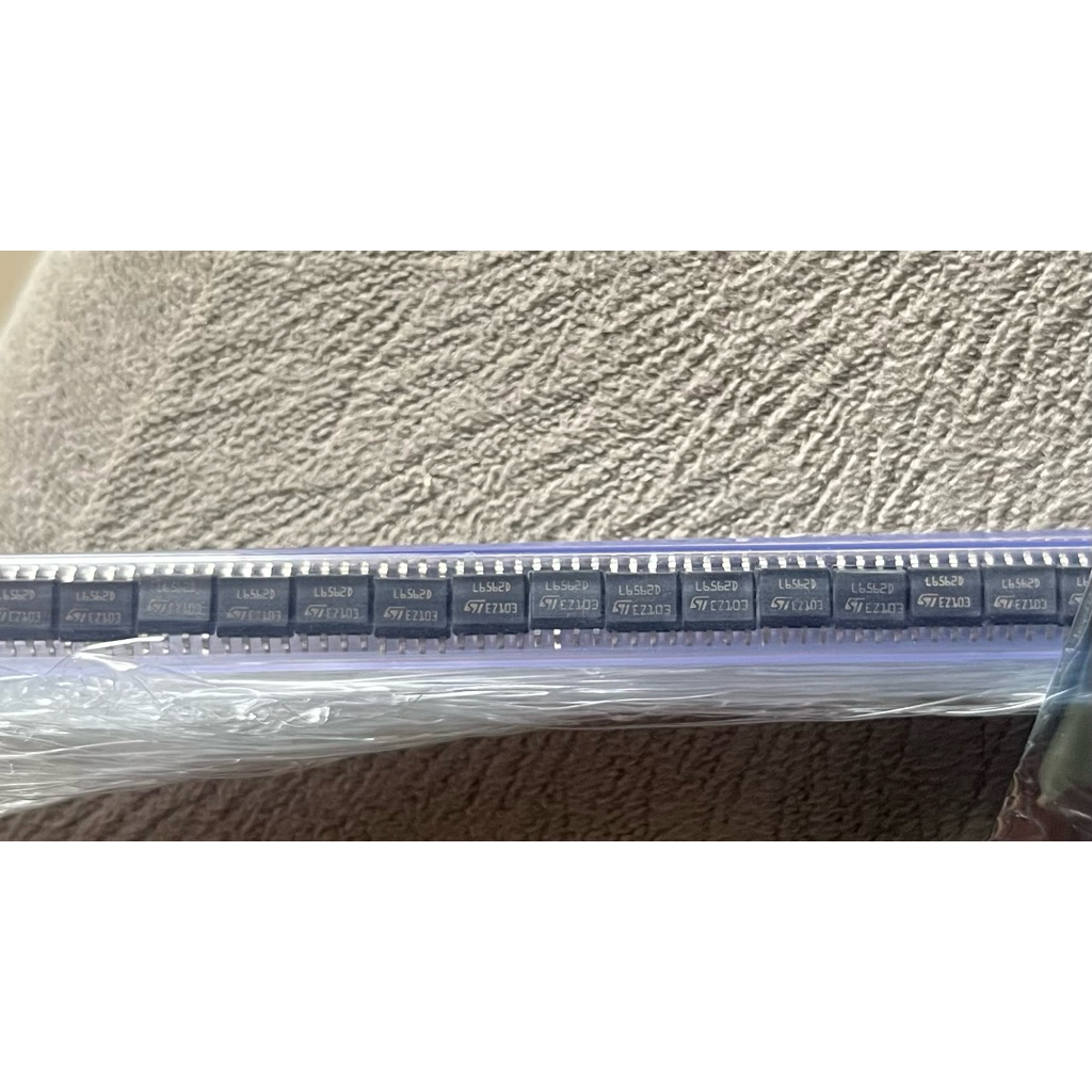 L6562D L6562 L6562A L6562AD L6562AN L6562AT L6562N Two-Phase Buck PWM Controller SMD SOP-8