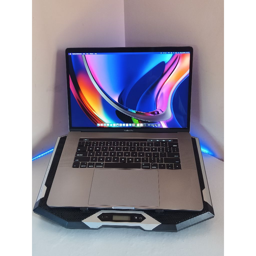 MacBook Pro ( 15inch 2017 ) touchbar Core i7 16/512