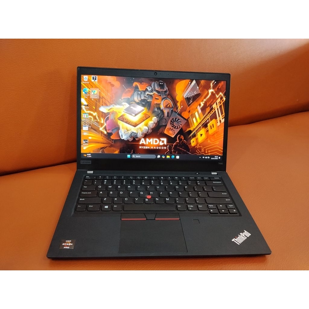 LAPTOP LENOVO T495SPESIFIKASI:• Amd Ryzen 5 Pro 3500U w/Radeon VGA Mobile Gfx 2.1GHz• Ram 8GB, 256GB