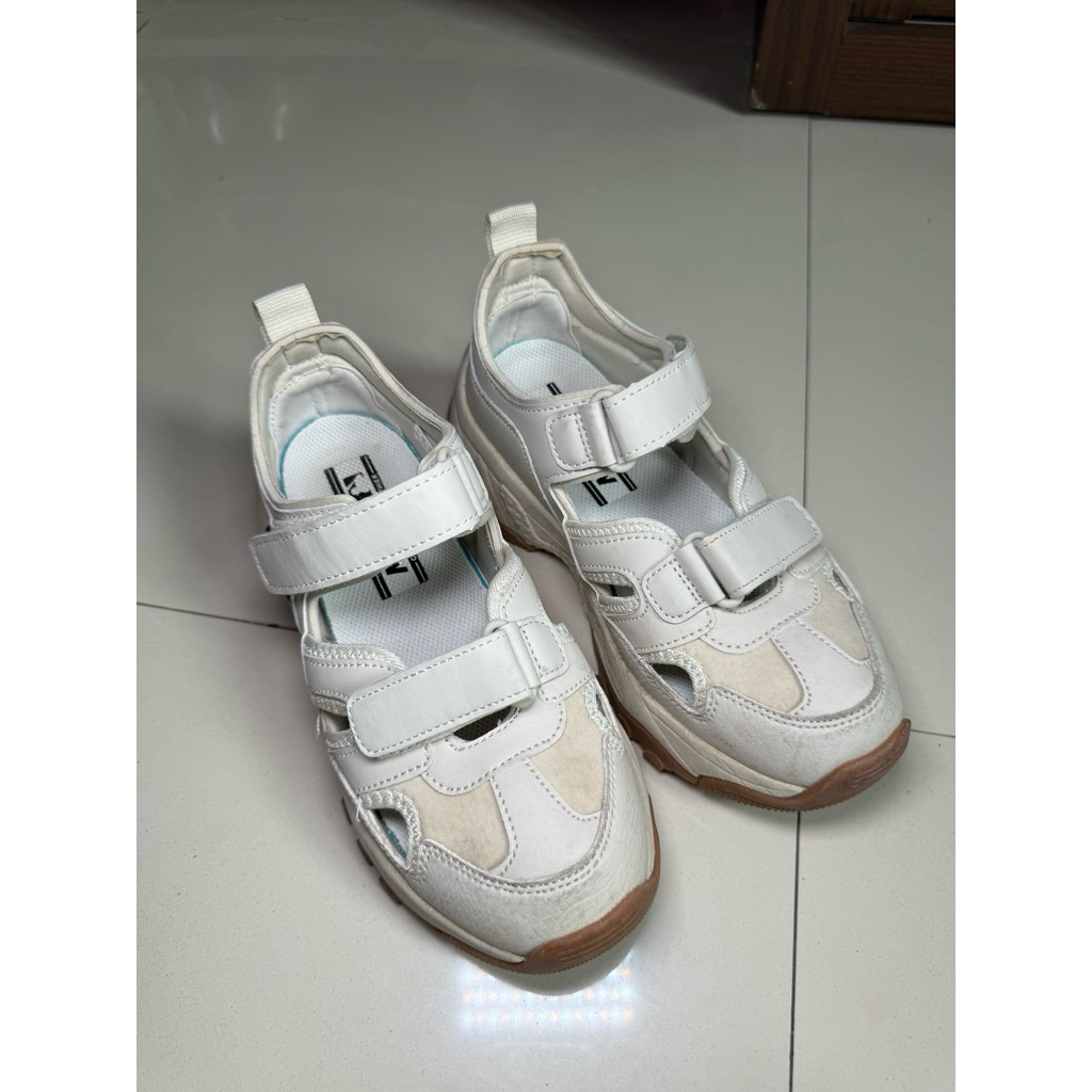Sneakers Wanita Preloved