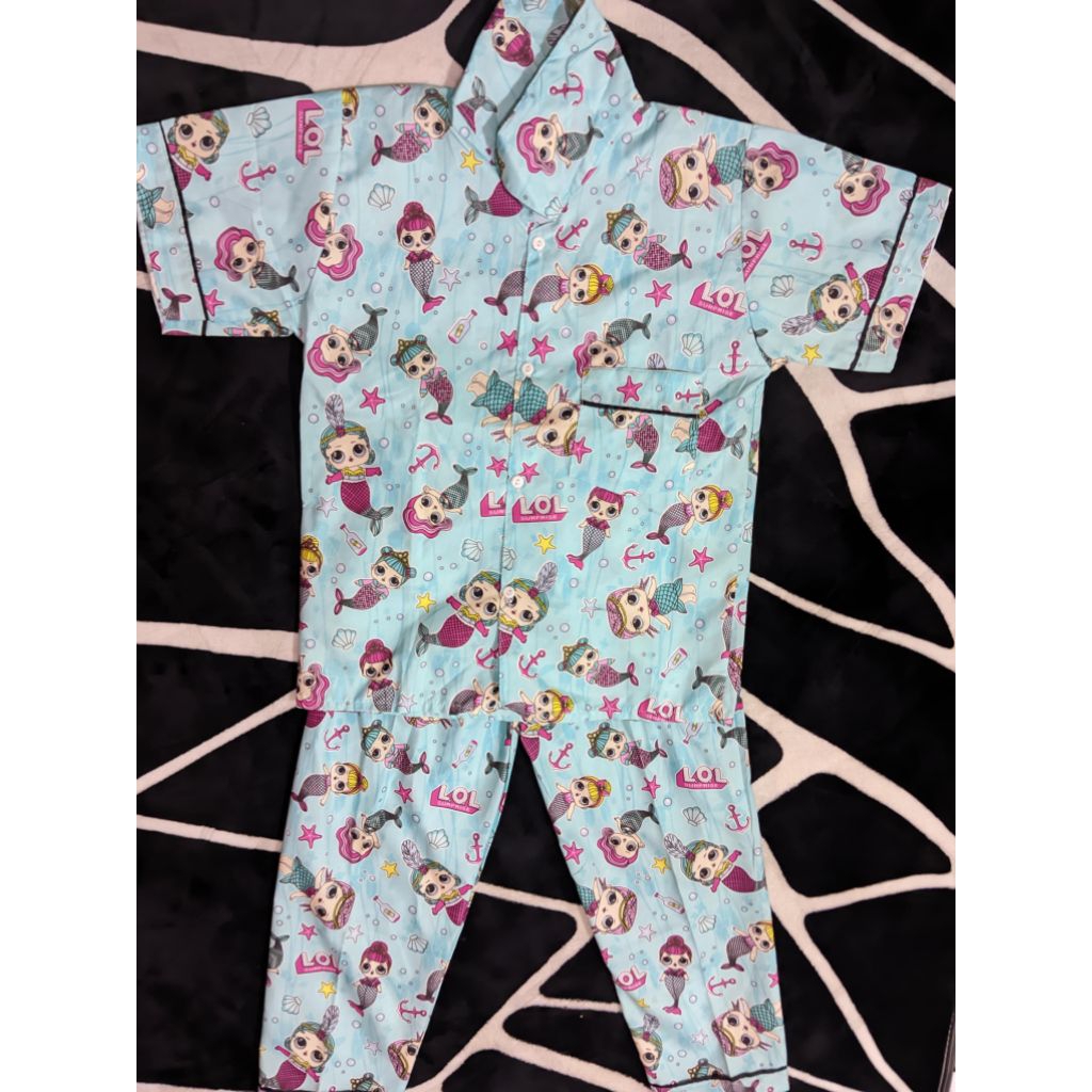 Baju Setelan Piyama Anak 8th Lengan Pendek Celana Panjang Motif LOL Surprise Mermaid 45/58 - SATBIA 