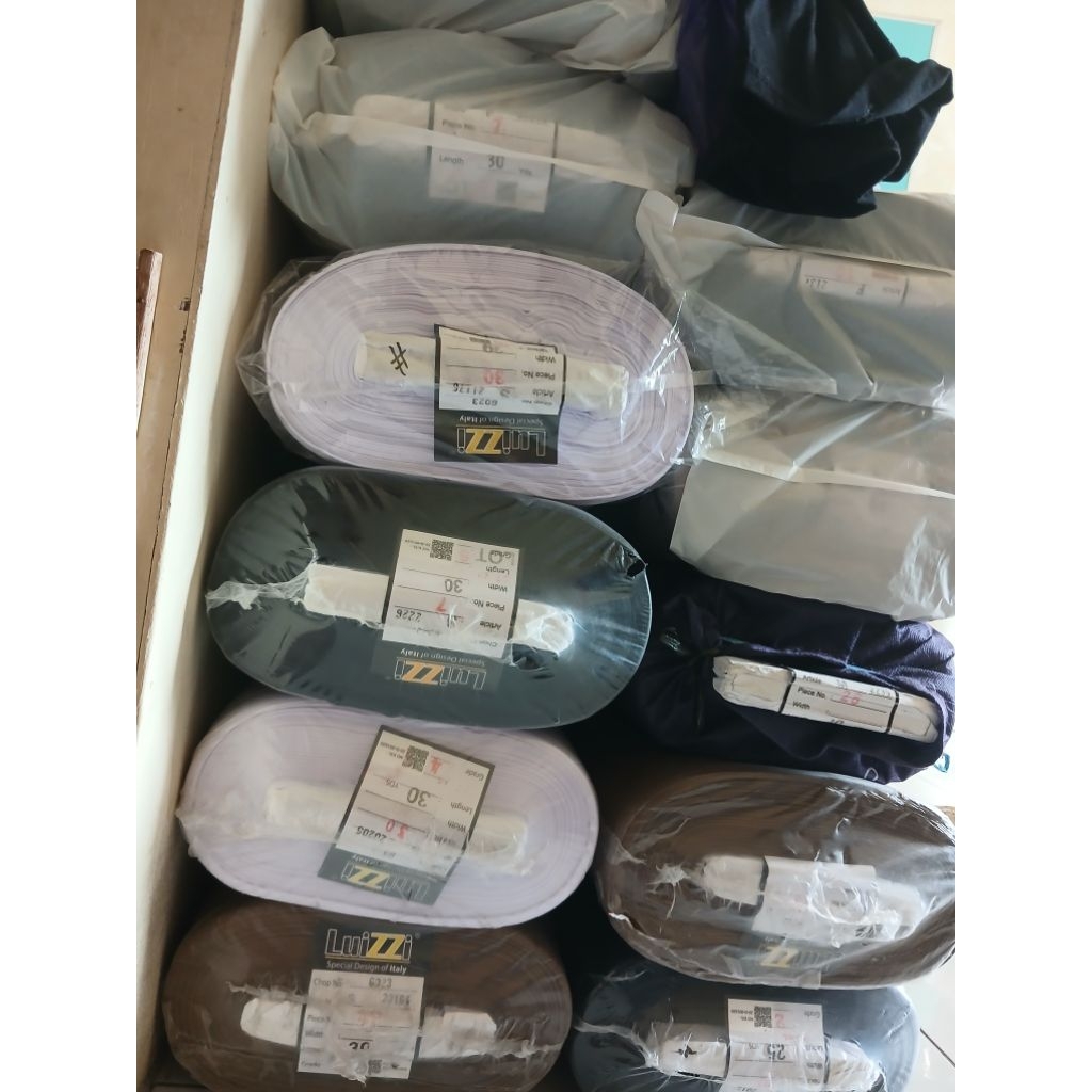 merek luizzi kain semi woll