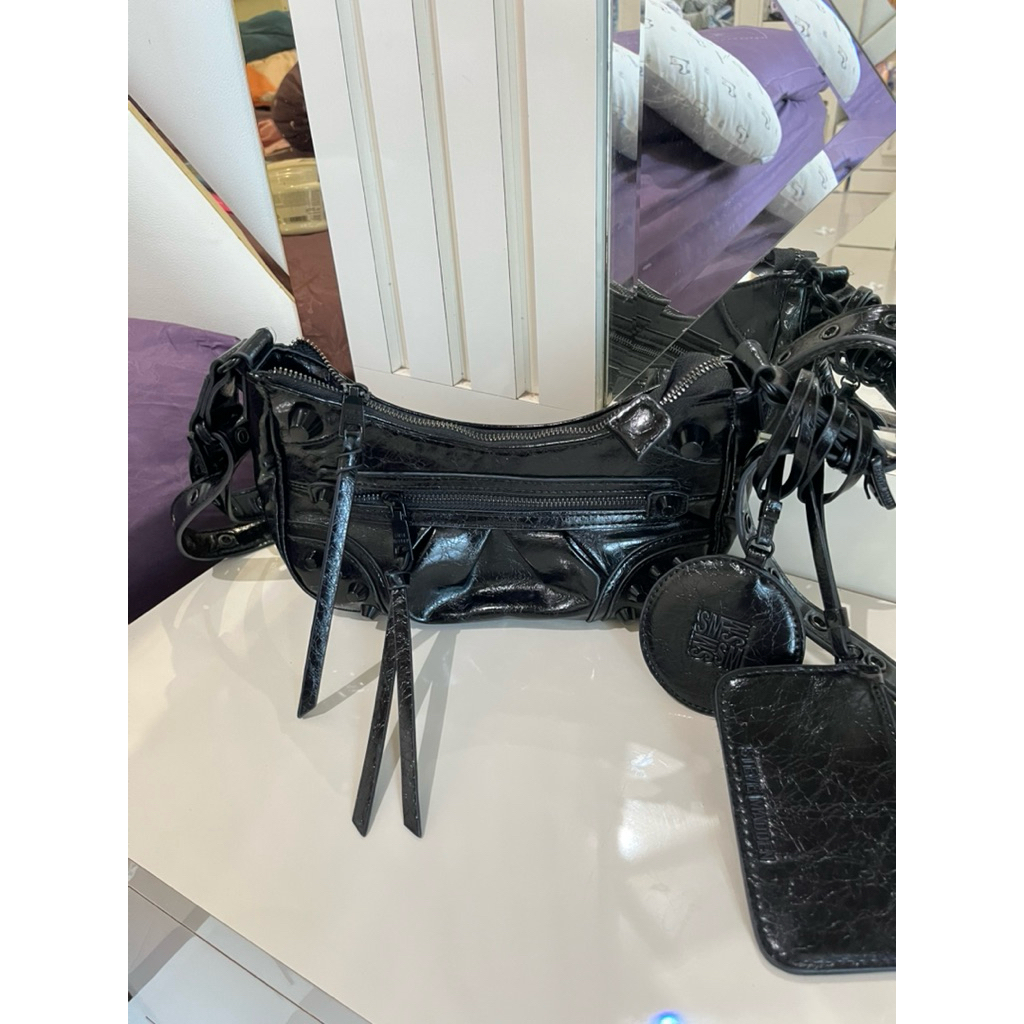 PRELOVED TAS STEVE MADDEN ORIGINAL BLACK GLOSSY