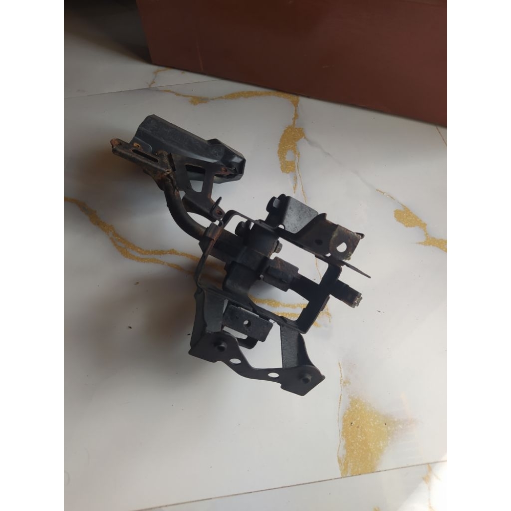 breket dudukan aki accu vario 125 150 techno old