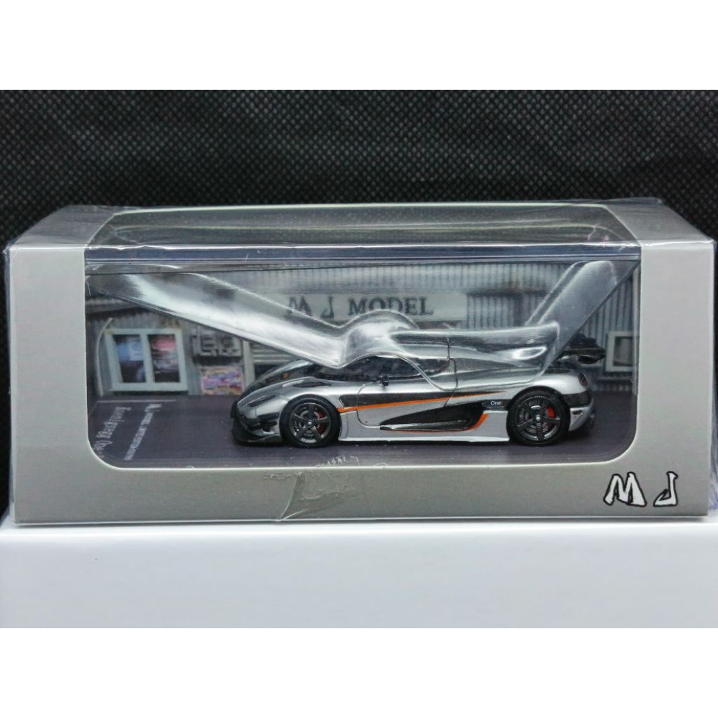 MJ Model 1:64 Koenigsegg One:1 Silver Open Engine (sealed)