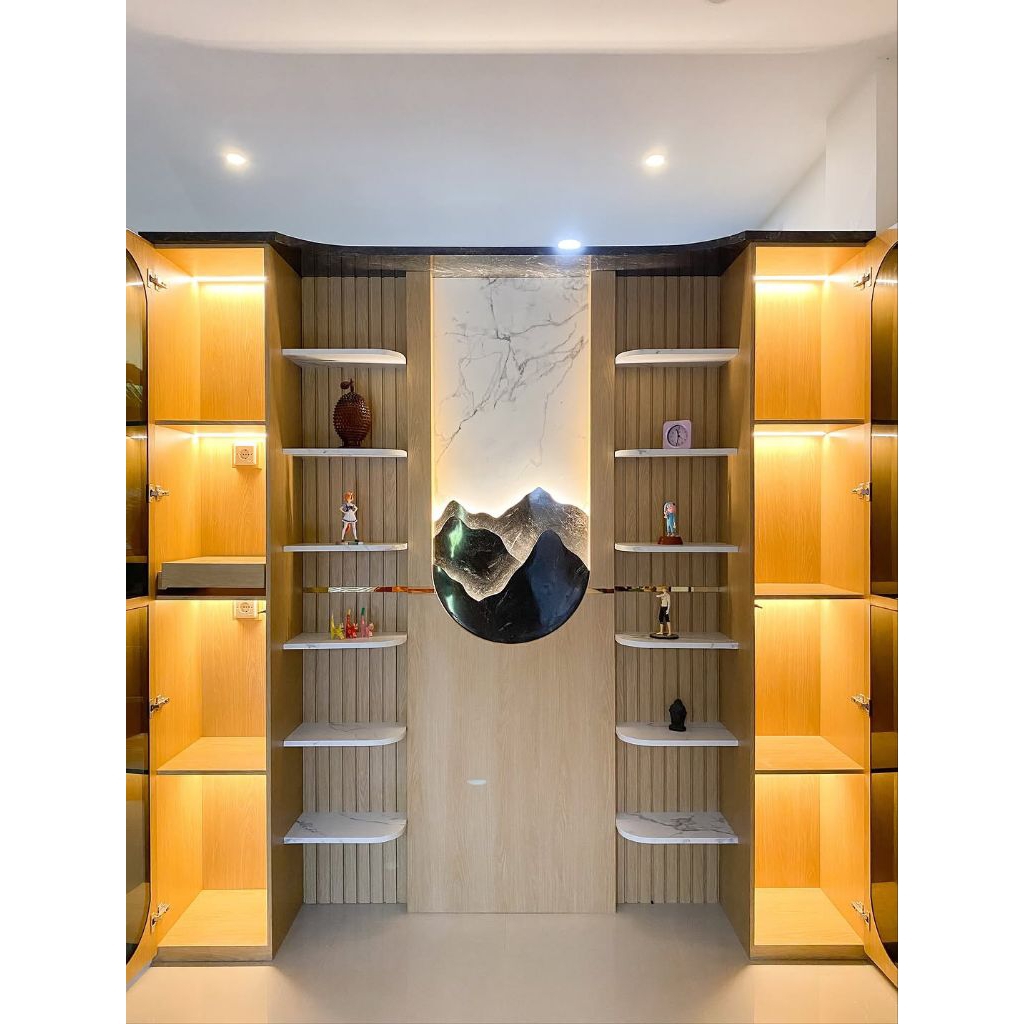 Rak Display Dinding Minimalis Kayu Oak – Rak Souvenir & Pajangan Modern Kediri / Tulungagung / Blita