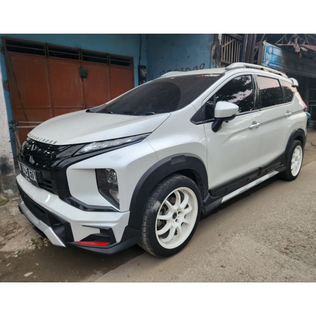Bodykit + spoiler Vazooma Xpander Cross old