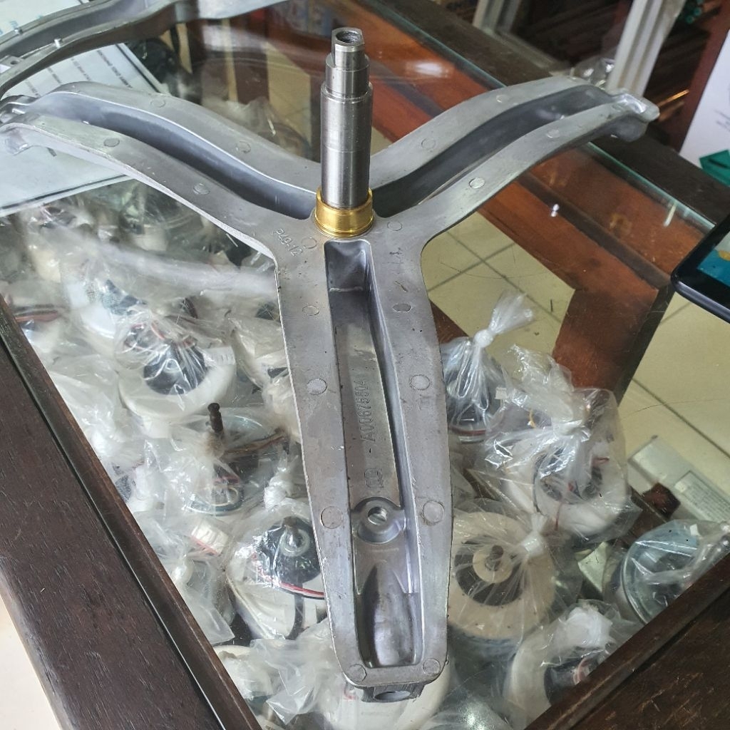 Segitiga spider mesin cuci front loading ELECTROLUX- EWF10747
- EWF10847
- EWF85747
- EWF7555
- EWF8