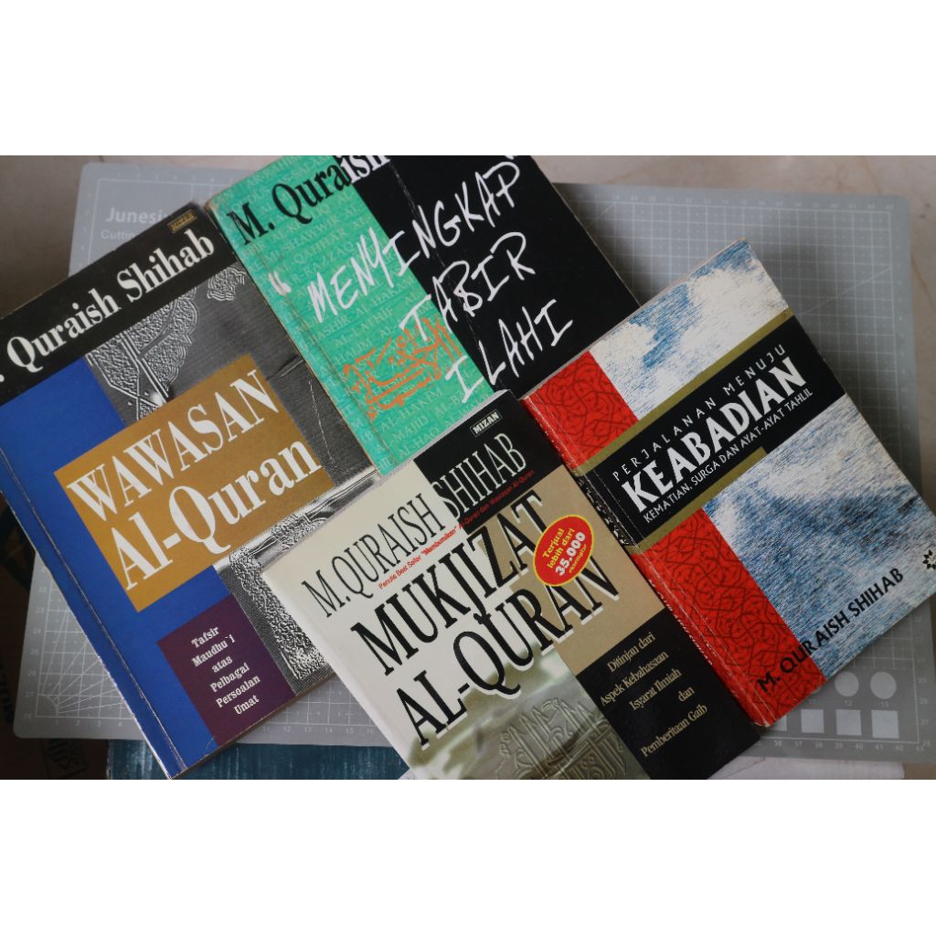 Buku Preloved M Quraish Shihab mukjizat al-quran, perjalanan menuju keabadian kematian, surga dan ay