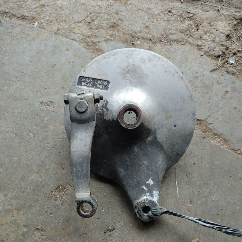 panel rem dudukan kampas rem Suzuki Thunder seken original