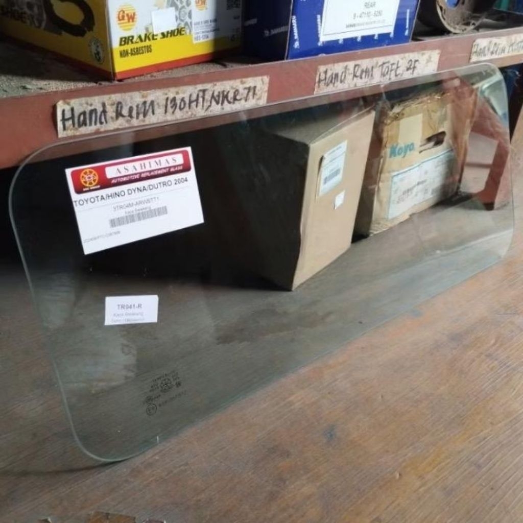 KACA KABIN BELAKANG DYNA/DUTRO ASAHIMAS