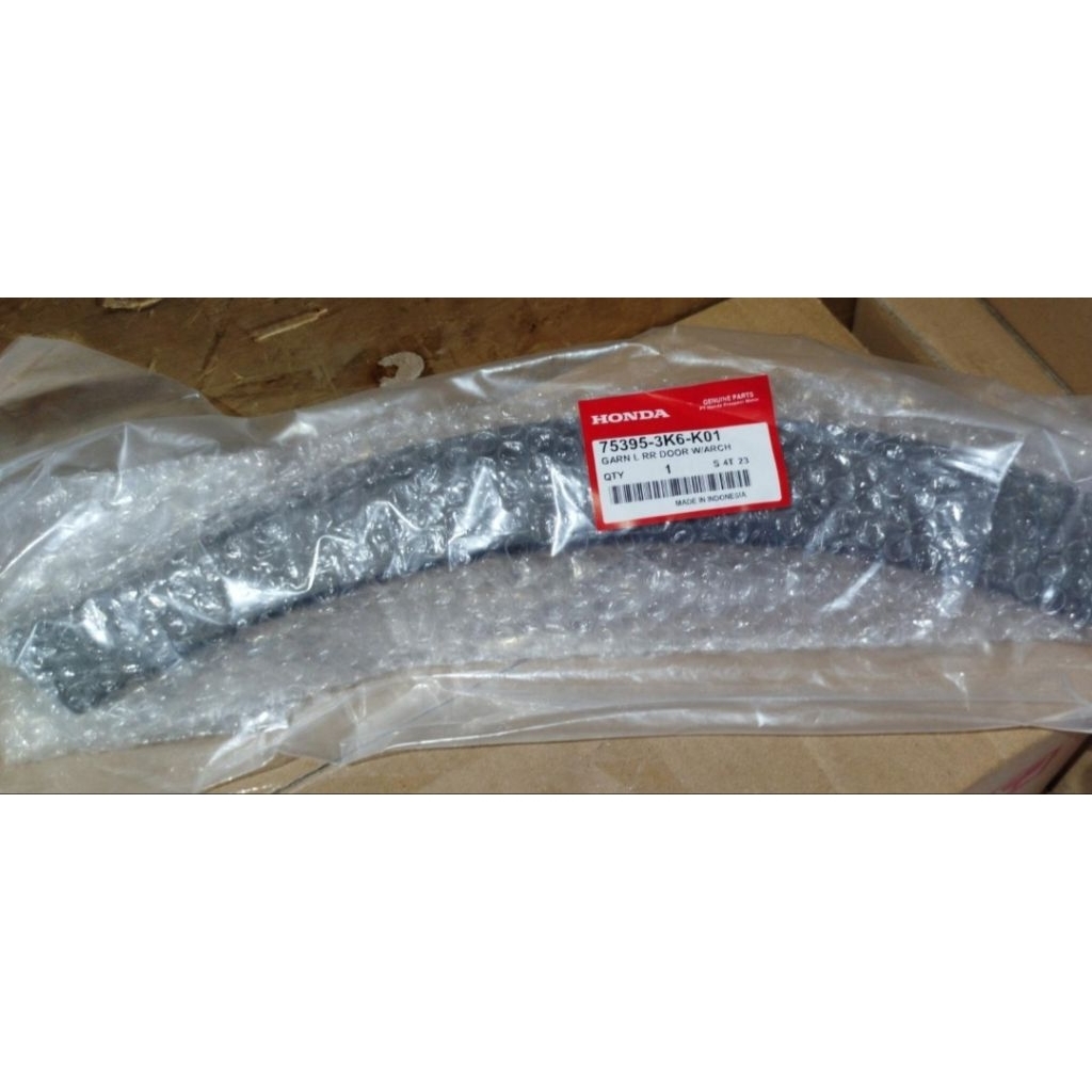 list lis spoiler fender quarter garnish molding cover  pintu blkg kanan/kiri wrv 2023-2025