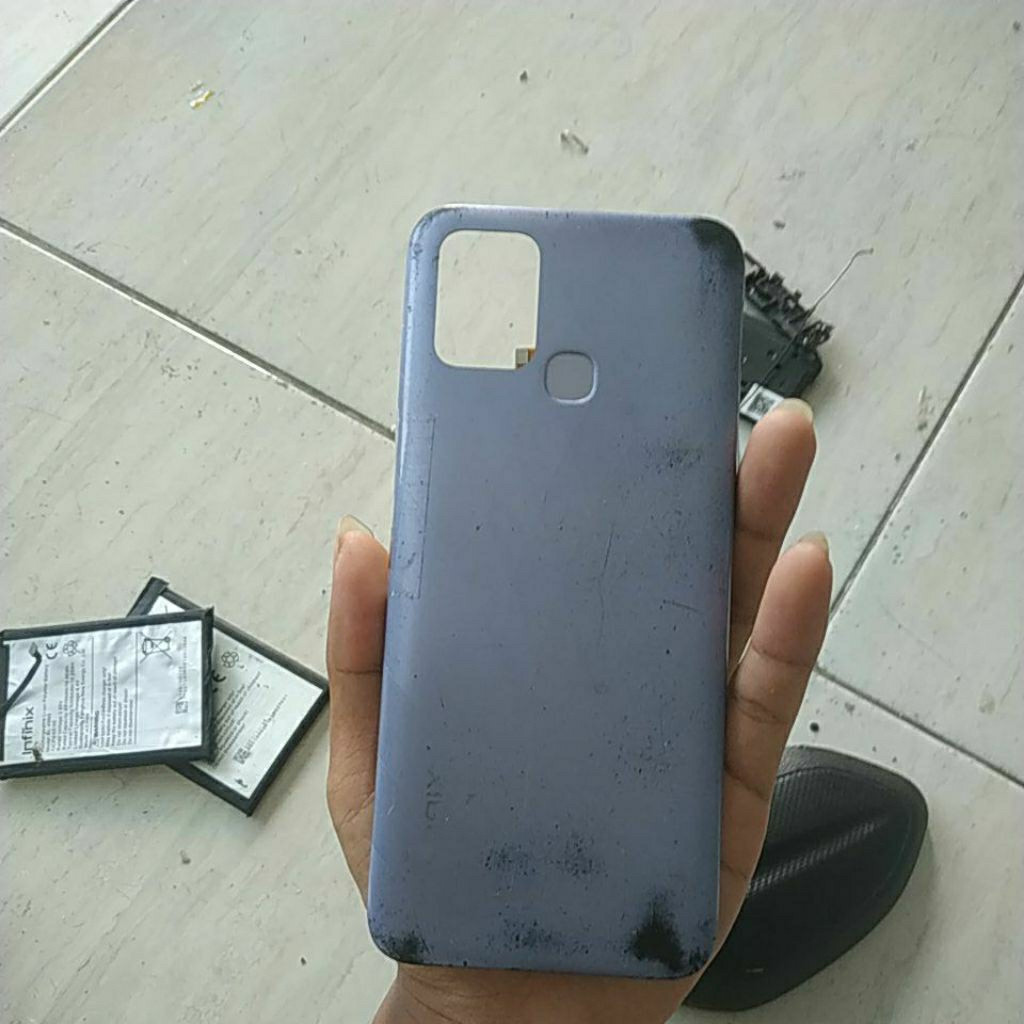 backdoor bekas Infinix hot 10s,tombol lengkap lecet lecet sepeda di gambar