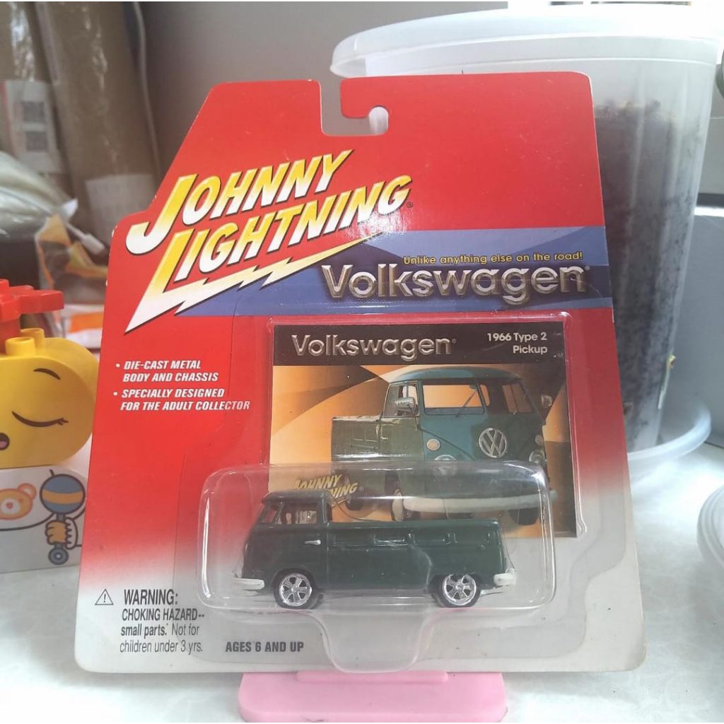 Johnny Lightning 2002 VW Volkswagen Type 2 Pickup