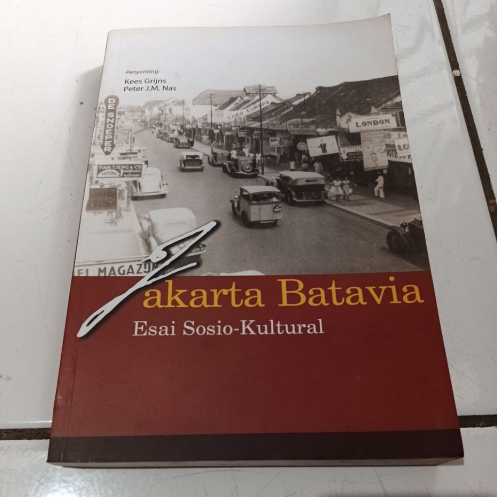 Buku Jakarta Batavia Esai Sosio-Kultural