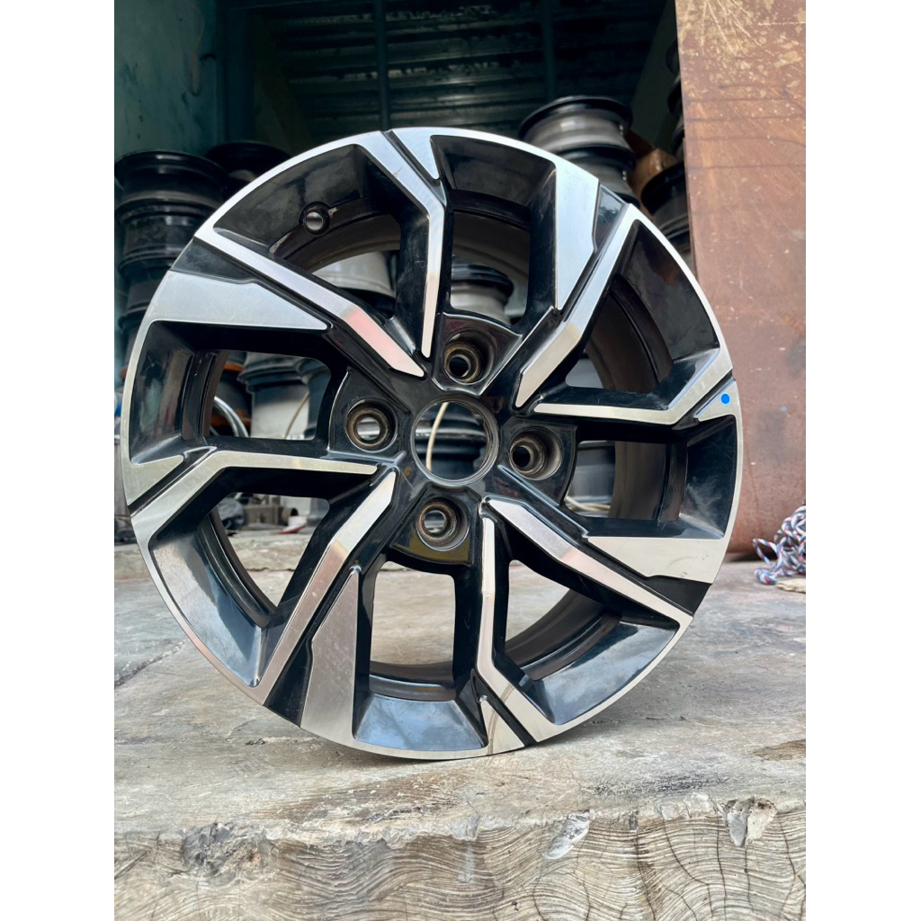 velg serep wuling confero R15 PCD 4/114 kondisi bekas masih bagus