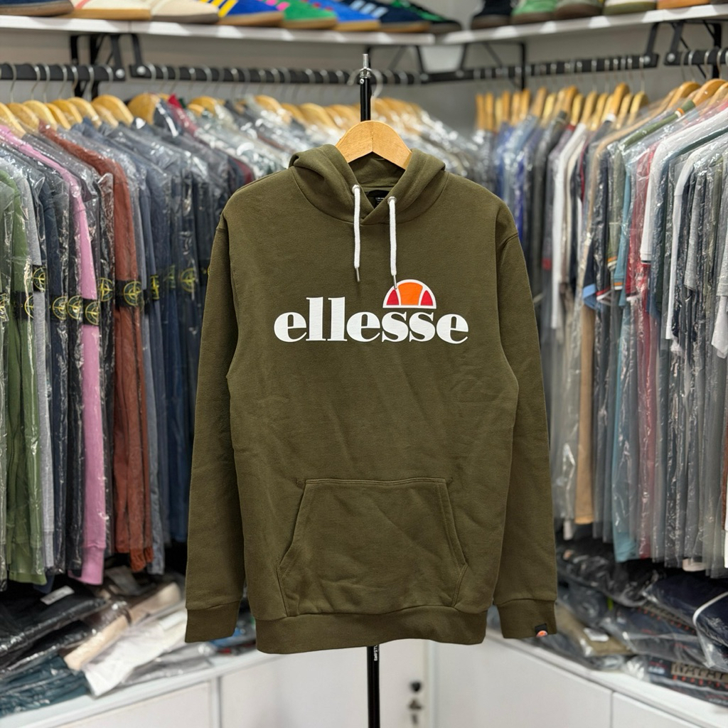 Hoodie Ellesse SL Gottero Olive BNWOT Original 100% Size : XS ( 70 X 50 )Model tinggi 175 cm berat 7