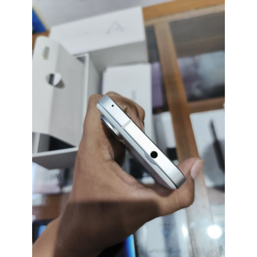 Asus Zenfone 10 8/128 second