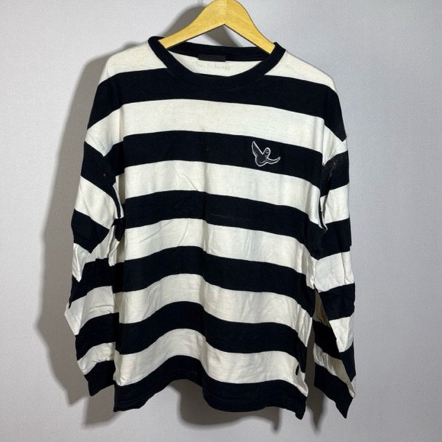 Preloved Sweatshirt What Is Isnt Crewneck Sweater Strip Belang Hitam Putih L