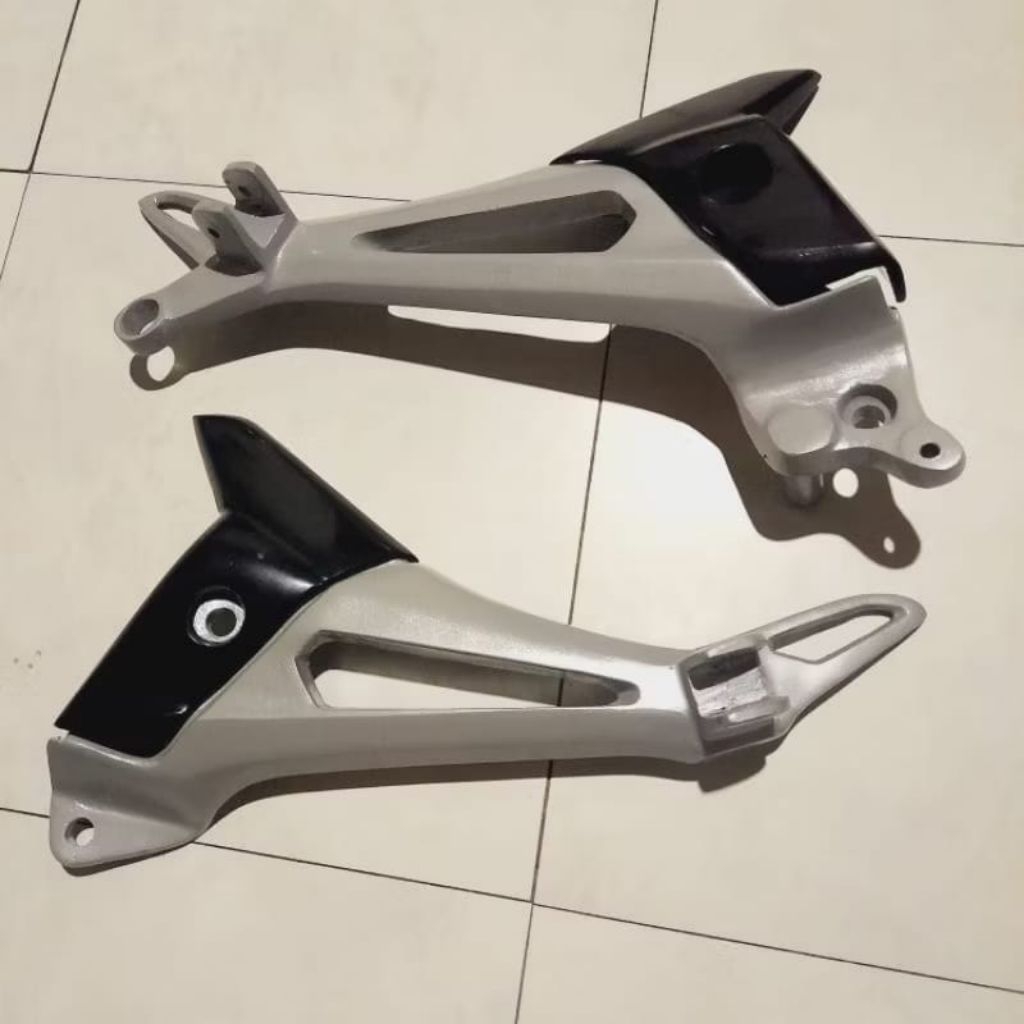 Dudukan Footstep Step Pijakan Kaki Belakang Supra X 125 New 2008-2014 Doble Disc Set Step Karet Aqil
